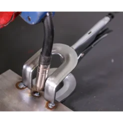 Sealey AK6828 Locking U-Clamp 200mm 0-60mm Capacity -Home Tools And Supplies Store ak6828.v2 act in use no sparks