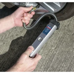 Sealey SA395 Tyre Inflator With Clip-On Connector -Home Tools And Supplies Store sa395 act in use pic2 dfc0202749